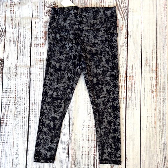CRZ YOGA‎ Black and Gray Workout Capris Leggings Medium NWT - Picture 1 of 11